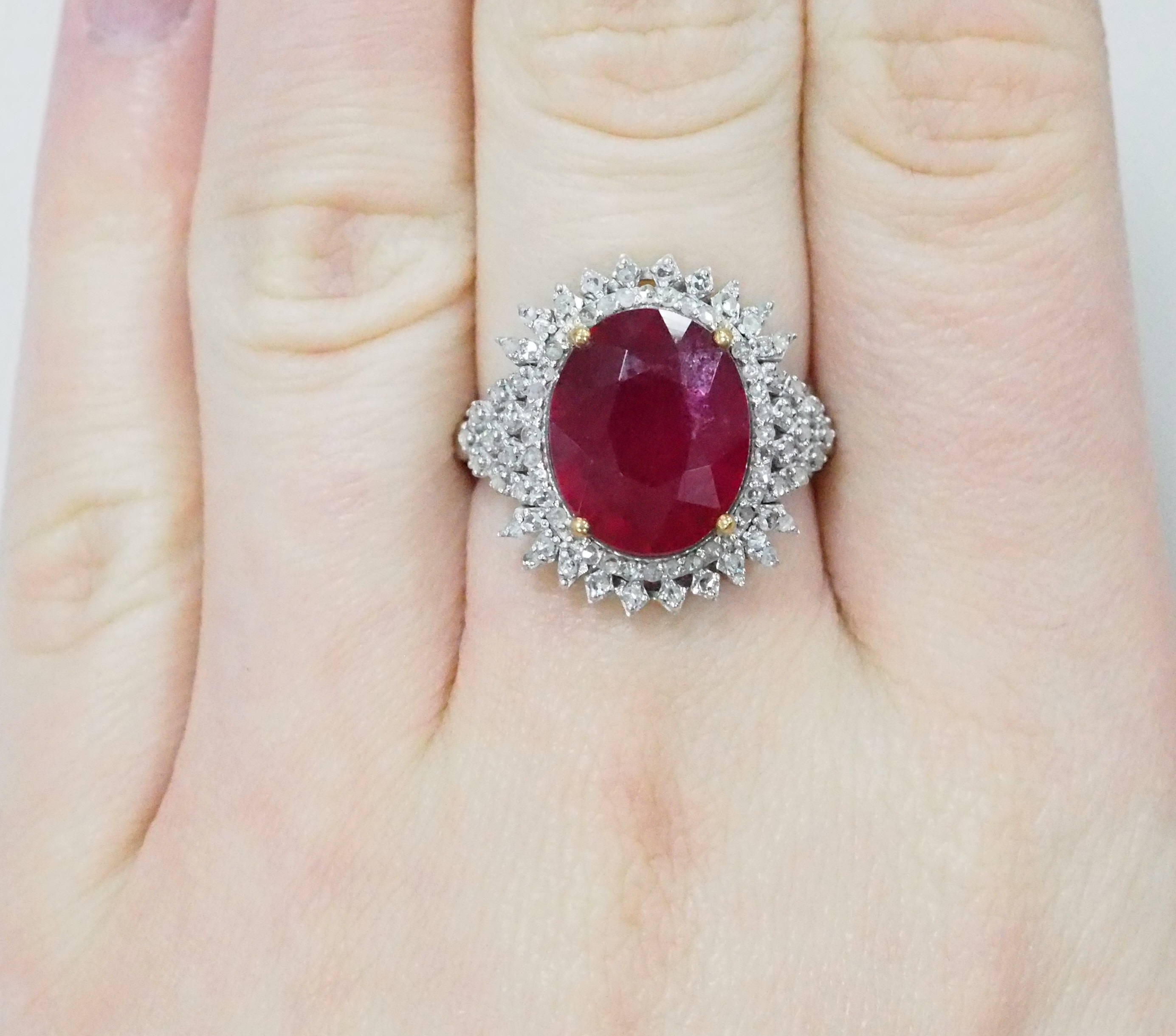 Серебряное кольцо 925 пробы; вставки 1 Рубин 7,73ct F/2;80 Бр.НВО-Роза 0,35ct 3/8;